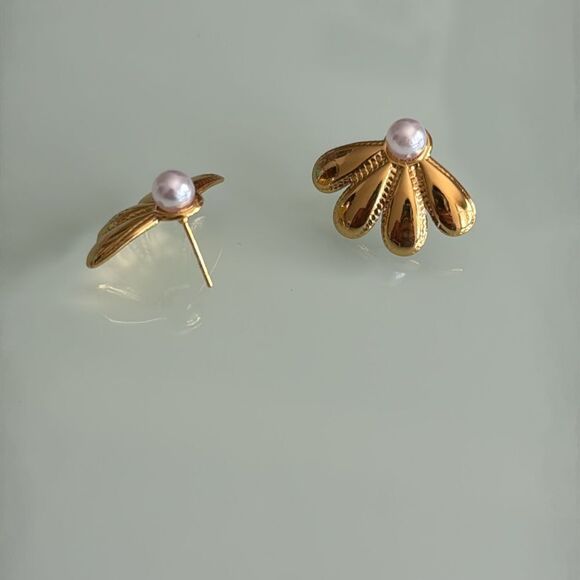 Elegant Gold Flower Earrings A1401 - Picture 4 of 4